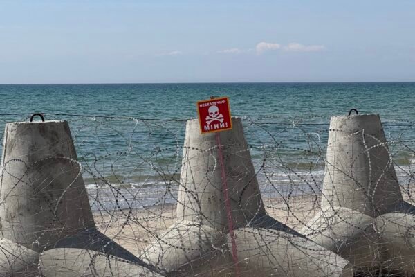 У Коблевому зміцнюють узбережжя спеціальними бетонними конструкціями (ФОТО, ВІДЕО)