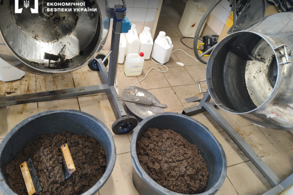 На Одещині БЕБ викрило схему відмивання коштів через реалізацію нелегального тютюну для кальяну