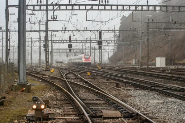 Удар струмом на даху вагона: Двоє підлітків загинули, інший — у тяжкому стані