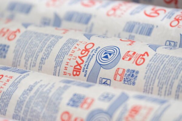 Після обстрілів в Обухові різко скоротилося виробництво паперу та картону