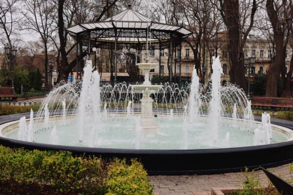 В Одесі офіційно розпочався сезон фонтанів (ВІДЕО)