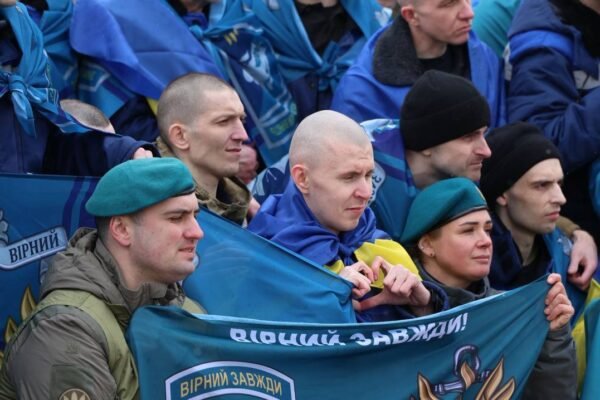 Великодній обмін: З полону повернулися 175 українців