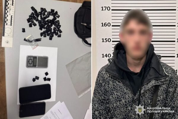 На Хмельниччині за допомогою інспектора освітньої безпеки затримали 17-річного учня із 69 згортками амфетаміну