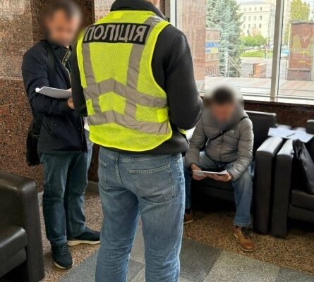 Закупка дорожньої солі зі збитком у близько 1,4 млн грн: у Києві судитимуть посадовця