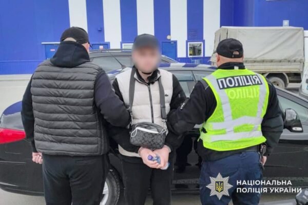На Хмельниччині пройдисвіти видурили понад мільйон гривень у матері полеглого бійця