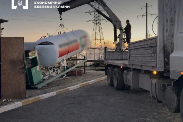 В березні працівники БЕБ вилучили понад 50 тисяч літрів “лівого” пального з 10 АЗС