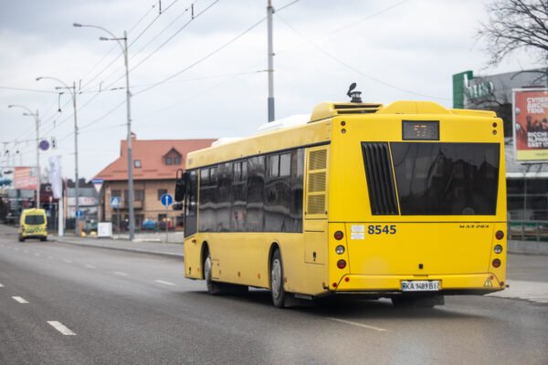 У поминальні дні в Києві запустять додатковий транспорт до кладовищ