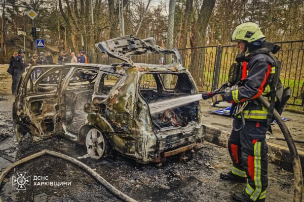 Одна людина загинула: У ДСНС показали кадри атаки на Харків (ФОТО)