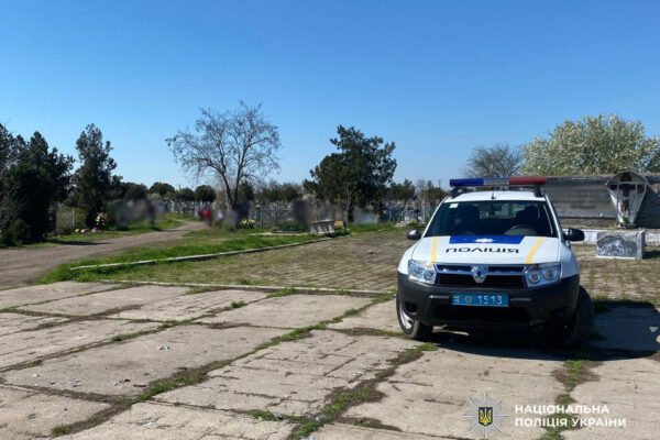 На Одещині понівечили пам’ятники на кладовищі (ФОТО)