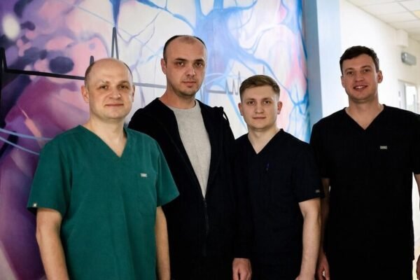 Львівські медики прооперували захисника, який понад рік жив з осколком у стегні