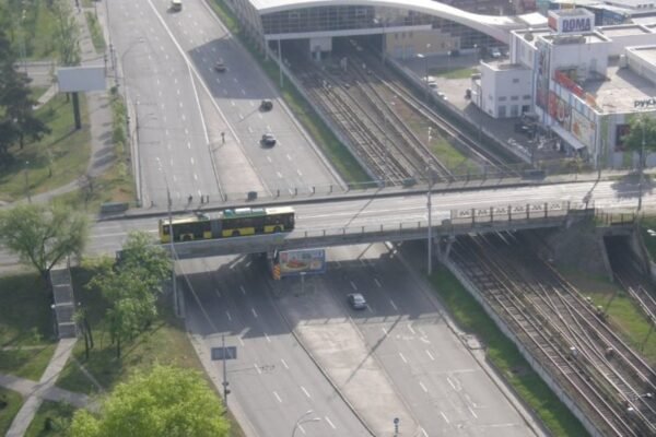 Біля станції метро «Дарниця» триває реконструкція шляхопроводу: Що вже зроблено