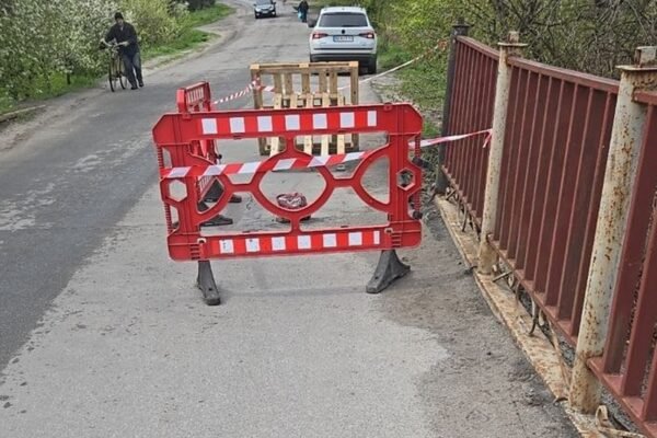 У місті на Дніпропетровщині обвалилася частина мосту (ФОТО)