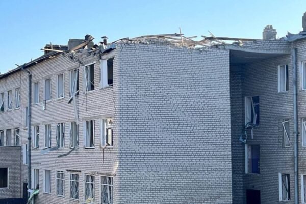 Росіяни масовано атакували дронами центр Балаклії на Харківщині: Загинула жінка