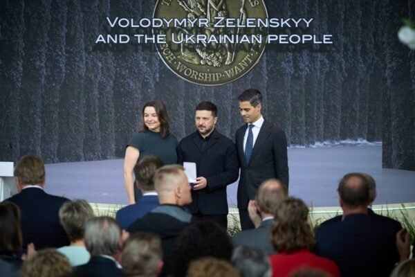 Зеленський у Нідерландах отримав нагороду для України і розповів про нічні удари