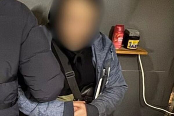 Обіцяв за $15 000 організувати виїзд за кордон: У Києві судитимуть батька та сина