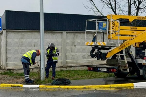 У Бучі оновлюють мережі вуличного освітлення