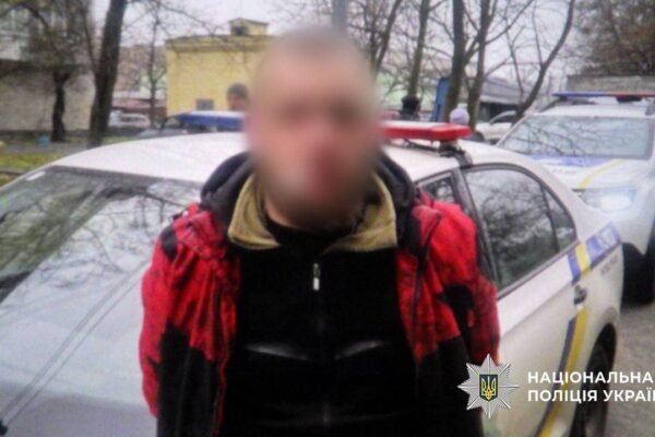 У Києві засудили нападника, який погрожував киянці іграшковим пістолетом та відібрав гроші