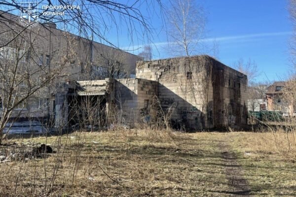 Київрада віддала в оренду землю під незаконну будівлю: прокуратура звернулася до суду