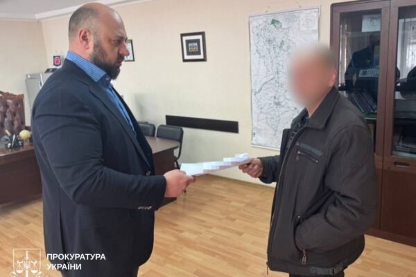 На Харківщині 16-річна дівчина народила дитину від свого батька після згвалтування