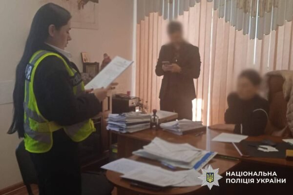 На Київщині аферисти заволоділи квартирою та землею родини, яка перебувала за кордоном