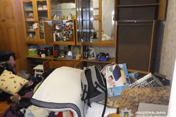 У Києві викрили серійних крадіїв, які обікрали квартиру мешканки Троєщини на майже пів мільйона гривень 