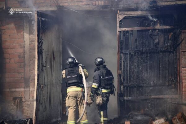 Росіяни вдарили по Чернігіву: Влучили в одне із підприємств (ФОТО, ВІДЕО)