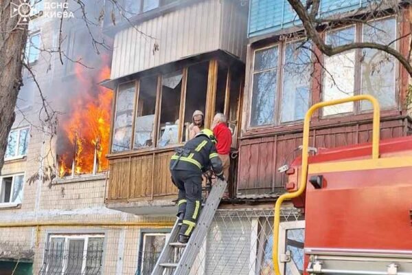 У Києві троє людей постраждали унаслідок пожежі у квартирі
