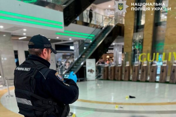 У ТРЦ Гулівер відвідувач впав з 5-го поверху