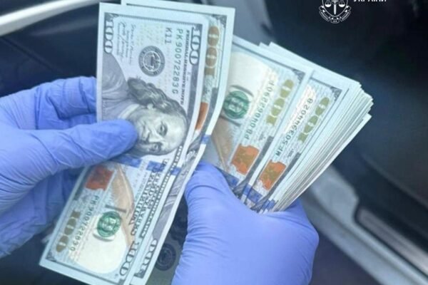 Посади за гроші: У Києві викрили схеми незаконного бронювання чоловіків на держпідприємстві та в університеті