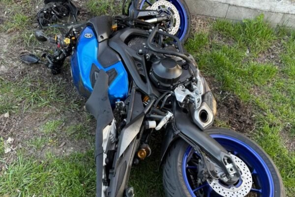 У Фастівському районі зіткнулися Volkswagen і мотоцикл: Є постраждалий