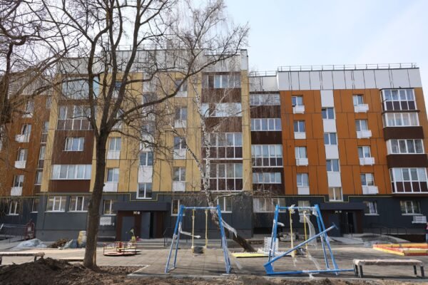 У Бородянці завершують відновлювати будинок, пошкоджений унаслідок атаки РФ