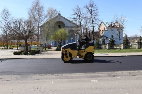 В Ірпінській громаді ремонтують вулицю біля Центрального будинку культури