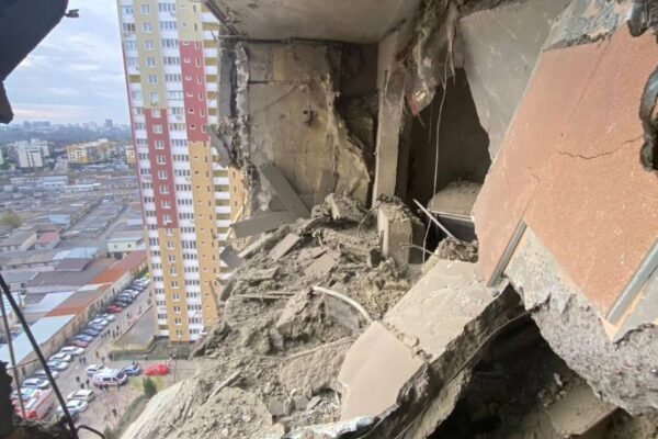 До 62 збільшилась кількість постраждалих у Києві: Поліція показала наслідки нічної атаки