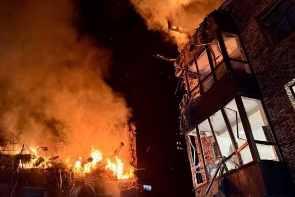 Росіяни вдарили по Дніпру ракетами та дронами: Є загиблі (ФОТО, ВІДЕО)