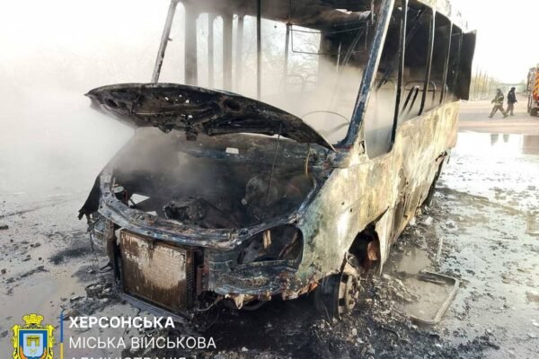 Росіяни вдарили дронами і РСЗВ по Херсонщині: Є поранені