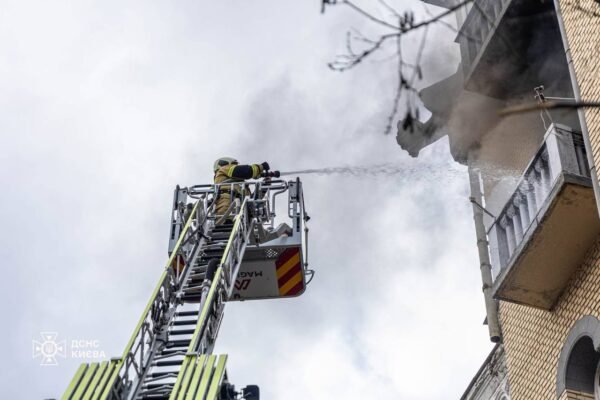 У Шевченківському районі Києва загорівся балкон житлового будинку (ФОТО)