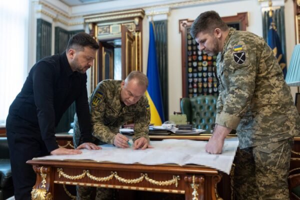Зеленський заслухав доповіді Сирського та начальника Генштаба: Затвердив перелік наступних операцій