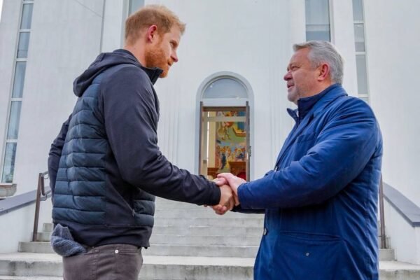 Герцог Сассекський відвідав Бучу (ФОТО)
