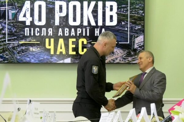 Кличко вручив нагороди ліквідаторам до 40-х роковин Чорнобильської катастрофи
