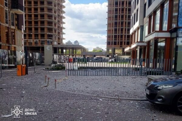 У ДСНС показали наслідки російської атаки БпЛА на столицю (ФОТО)