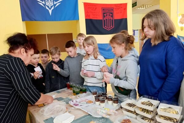 У Блиставиці на ярмарку зібрали 20 тисяч гривень на маскувальні сітки