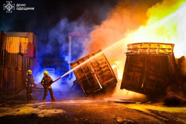 Масована атака на Одещині: Кадри прильотів оприлюднили в ДСНС