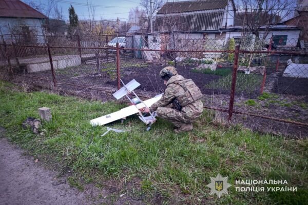 Ворожий дрон впав в одному з сіл на Сумщині. Його знешкодили вибухотехніки