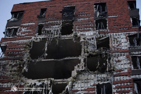 В ніч на 15 квітня ворог атакував Дніпропетровщину. Постраждало троє людей