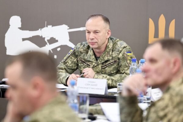 Росіяни посилили наступ практично по всій лінії фронту зі зміною погодних умов, – Сирський