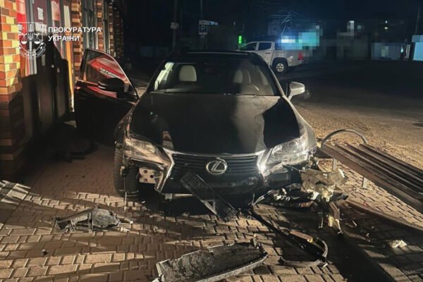 На Дніпропетровщині затримали водія, який п’яним влетів у людей і втік