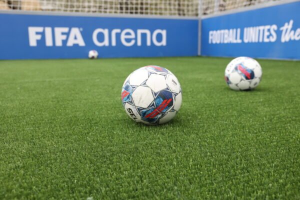 У Львові на двох локаціях відкрили перші в Україні модульні мінімайданчики FIFA Arena