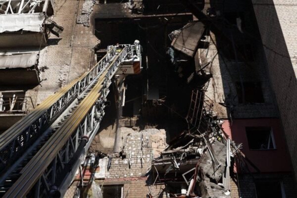 Росіяни вдарили по середмістю Дніпра: Є загиблі і руйнування (ФОТО, ВІДЕО)