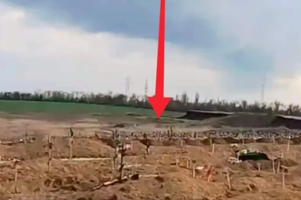 В окупованому Маріуполі виявили приховане масове поховання, яке з’явилося у 2022 році