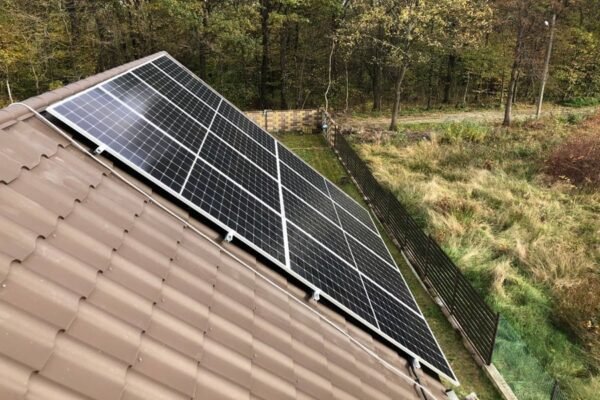 Київщина отримала понад 60 мобільних сонячних установок від Франції